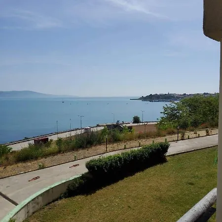 Amrita نيسيبار