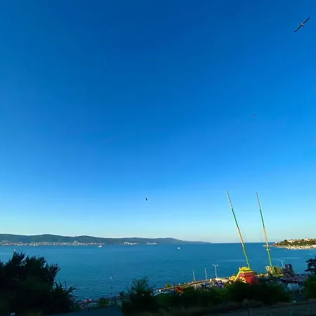 Amrita نيسيبار