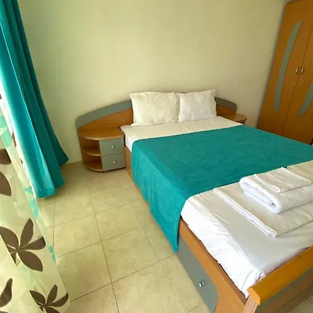 Amrita نيسيبار