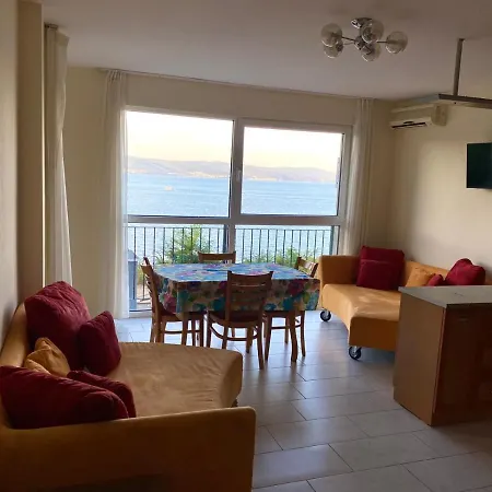 Amrita نيسيبار